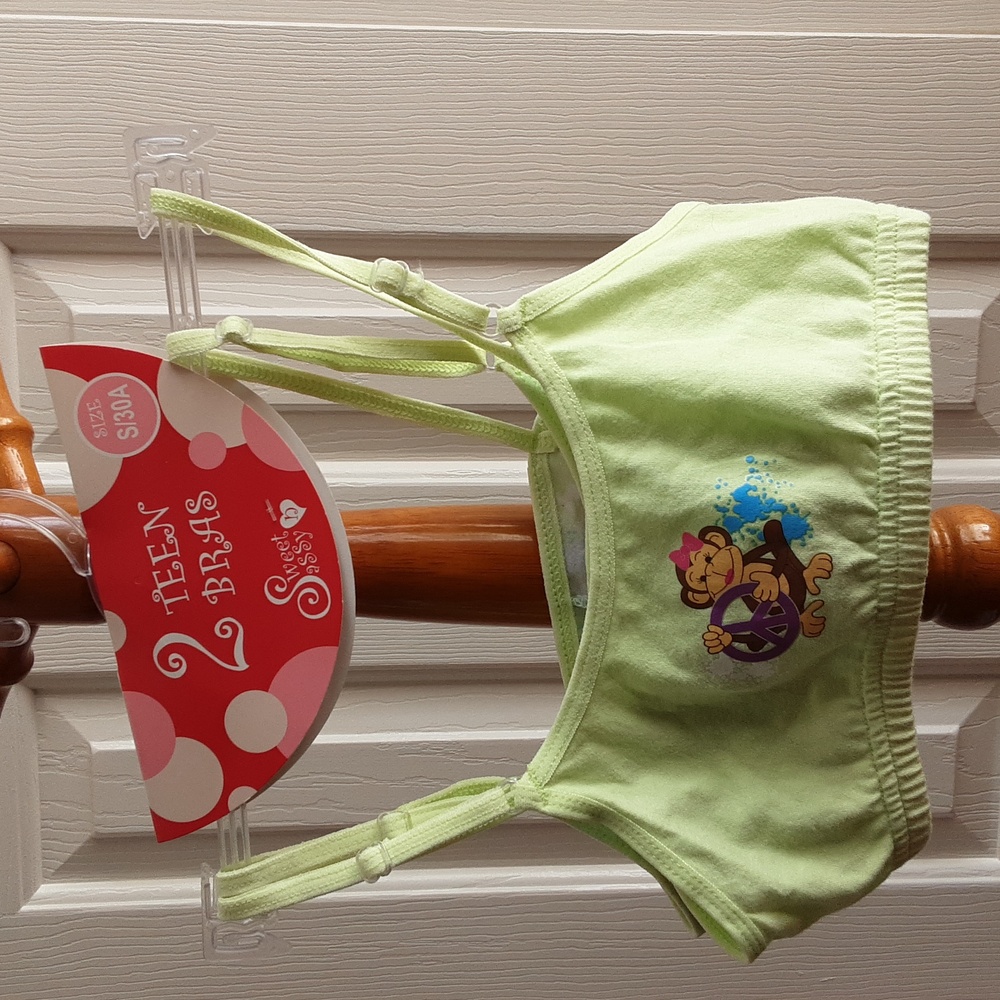 2 TEEN Bras girls  sweet ssy size S/ 30A.